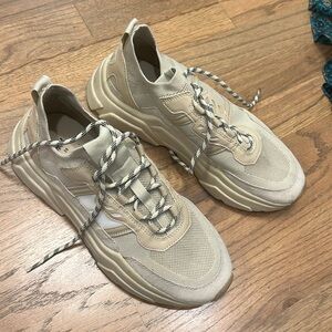 Brand new never worn. Nude shoes. SIZE 39 or 8